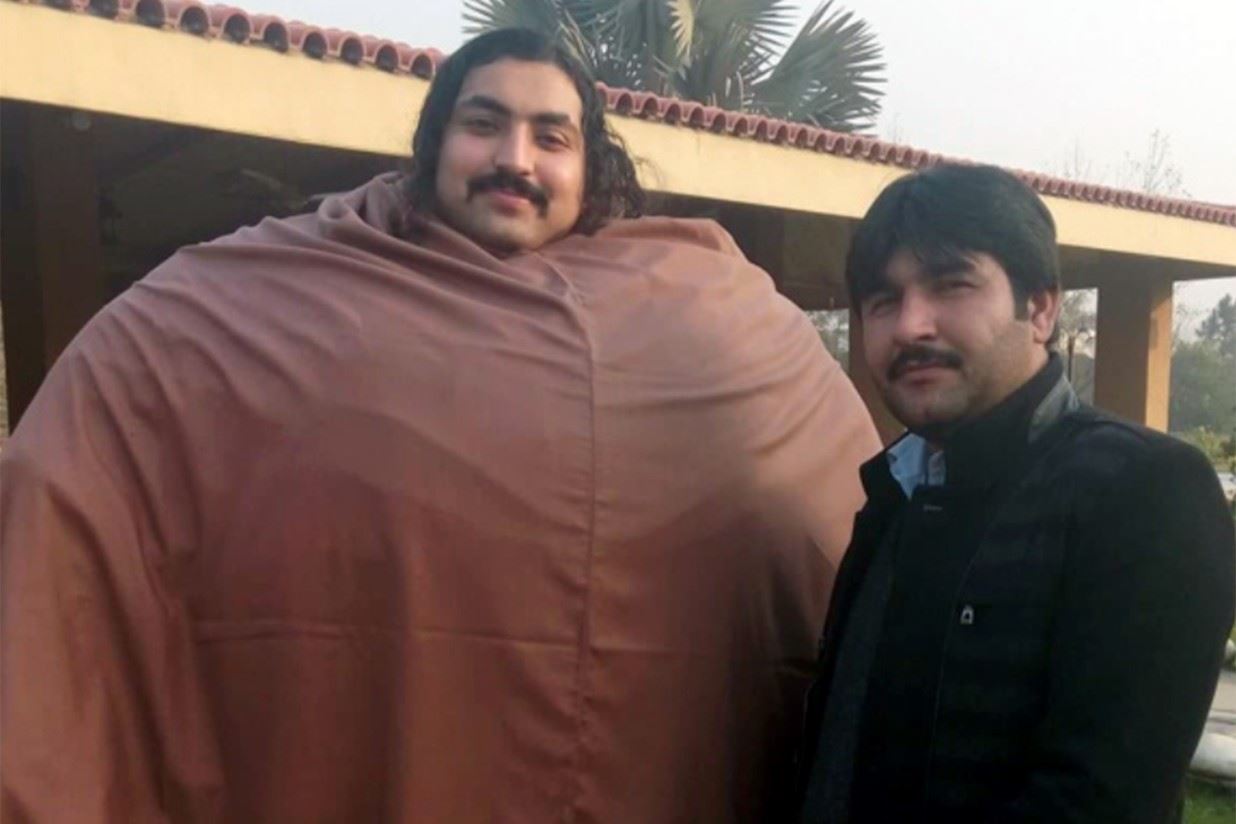 Khan Baba a jeho velikost.