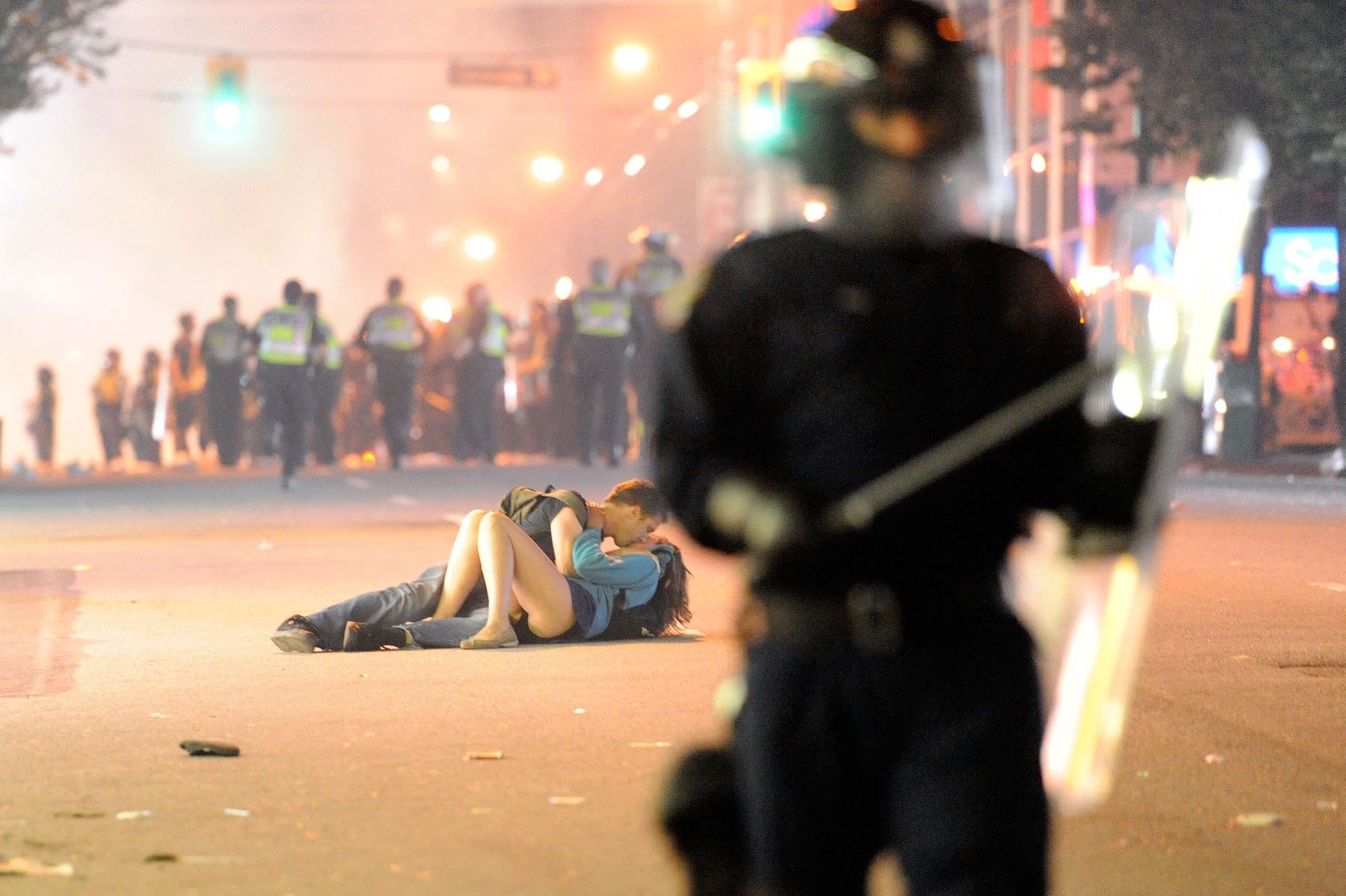 Vancouver riot kiss.