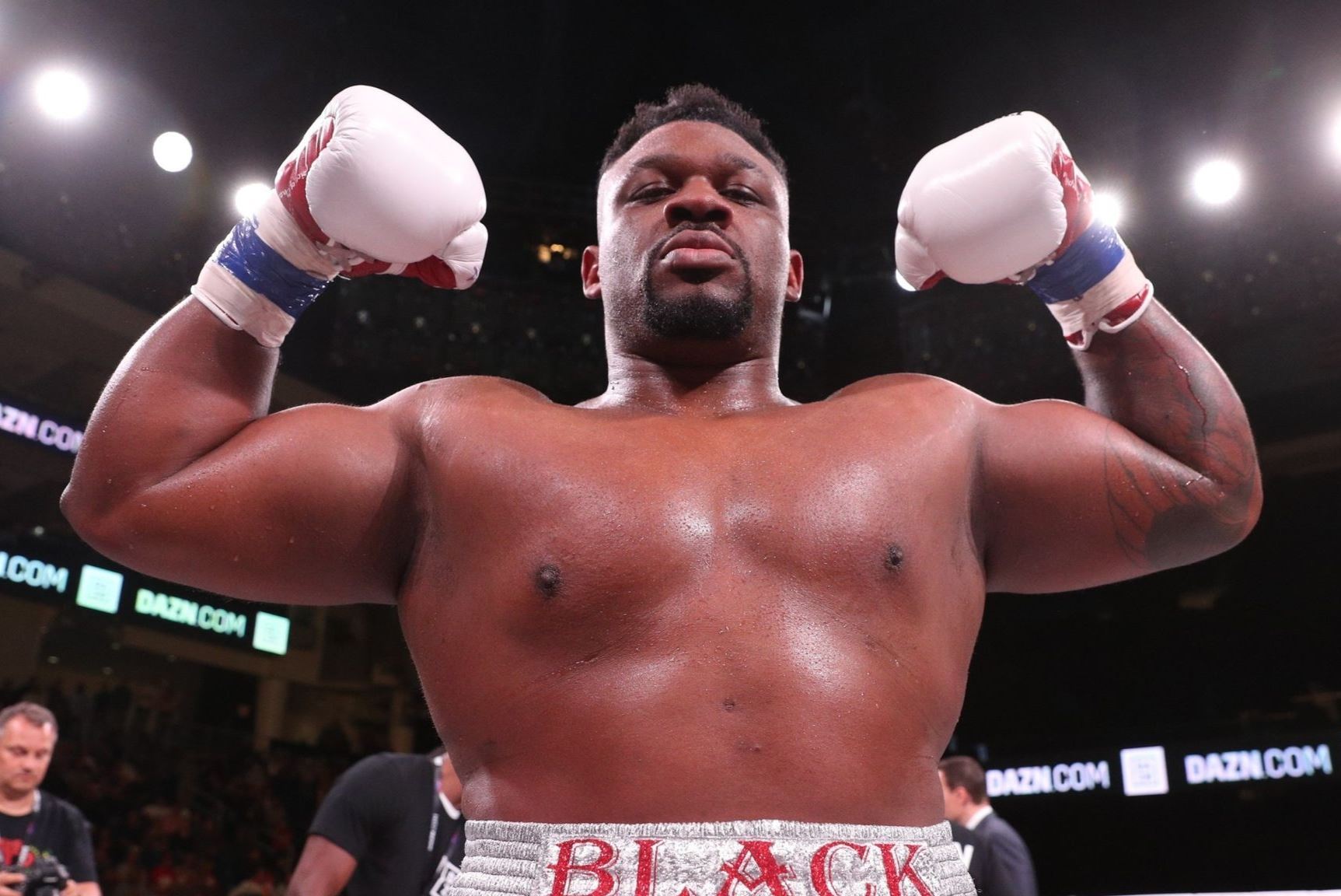 Urazím hlavu každému, kdo se proti mně postaví, slibuje boxer