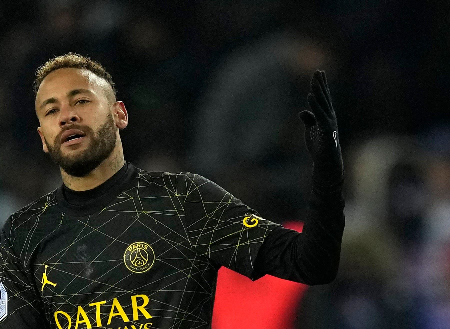 Neymar to umí na hřišti. A asi i na večírcích. 
