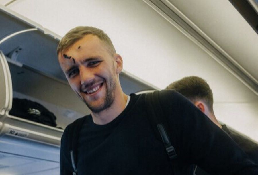Kapitán a jeho upravená hlava.