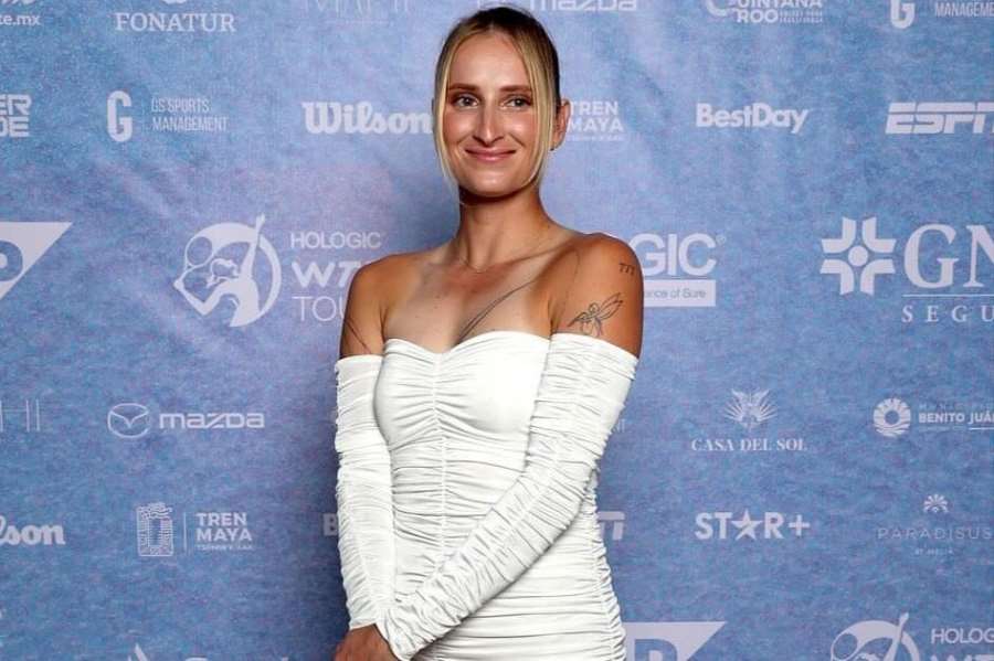 To je proměna. Bez deště nejsou květiny. Vondroušová si užívá dovolené