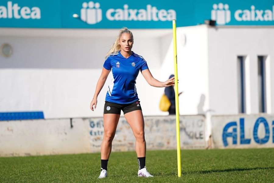 Nejkrásnější světová fotbalistka v slzách