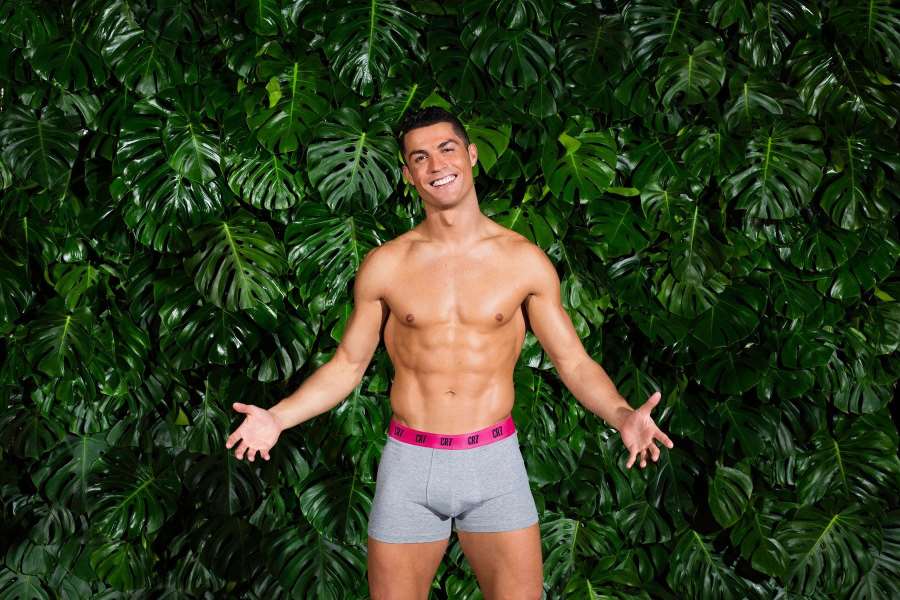 Hvězdný Ronaldo a jeho kouzla. Šest jídel denně, kryokomora, osm hodin spánku i nalakované nehty