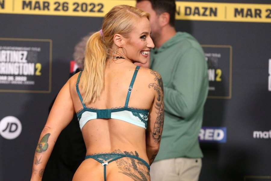 To byl odvaz. Boxerka provokovala, předala dárek a bylo veselo