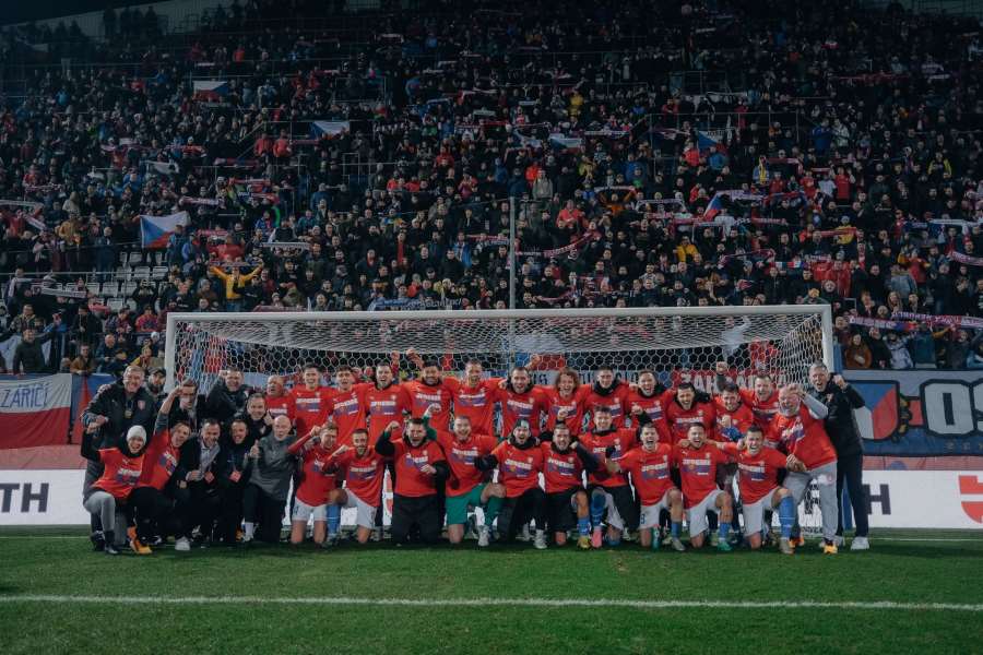Gratuluji a omlouvám se, vzkázal vykázaný Kuchta spoluhráčům po ostudě